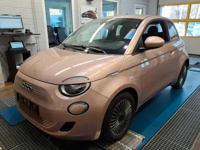 Second-hand Fiat 500e Icon 86 kW (118 CP) 2022 Auriu Berlinǎ