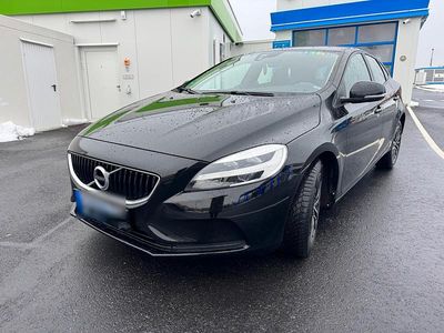 Second-hand Volvo V40 Momentum 122 CP (89 kW) 2017 Negru Berlinǎ