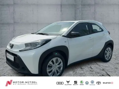 Neu Toyota Aygo X Business Edition 72 PS (52 kW) 2025 Super white 2 SUV