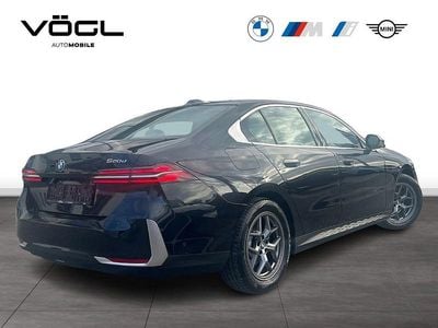 Gebraucht BMW 520 Sport Line 197 PS (144 kW) 2025 Saphirschwarz Limousine