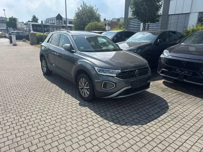 Gebraucht VW T-Roc Life 150 PS (110 kW) 2025 Grau SUV