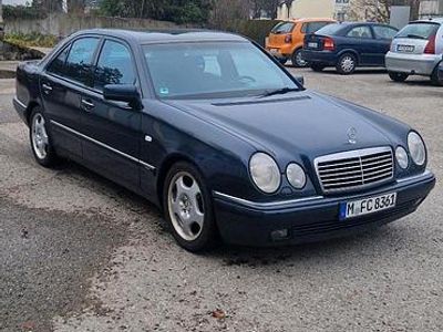 Gebraucht Mercedes E240 Avantgarde 170 PS (125 kW) 1997 Grau Limousine