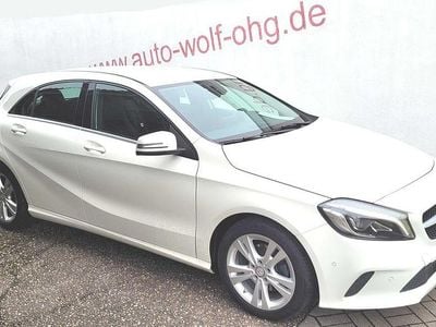 Gebraucht Mercedes A180 Urban 122 PS (89 kW) 2015 Weiß Limousine