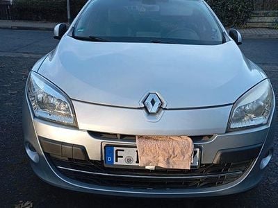 Silber Gebraucht 2010 Renault Mégane III Dynamique Limousine | 3.000 € (Fairer Preis)