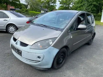 Gebraucht Mitsubishi Colt Invite 95 PS (69 kW) 2009 Grau Kleinwagen