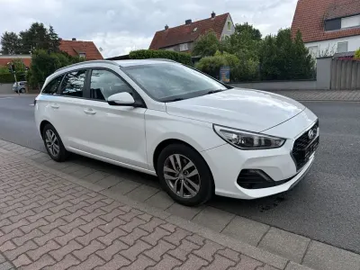 Gebraucht Hyundai i30 116 PS (85 kW) 2019 Weiß Limousine