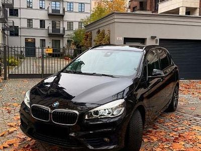 Schwarz Gebraucht 2015 BMW 220 Sport Line Van / Kleinbus | 13.450 € (Fairer Preis)