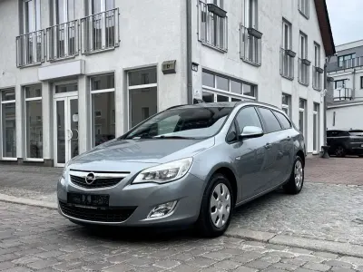 Używany Opel Astra Edition 140 KM (102 kW) 2012 Szary Kombi