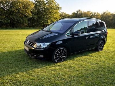 Second-hand VW Sharan 170 CP (125 kW) 2012 Negru Monovolum
