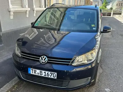 Gebraucht VW Touran Comfortline 105 PS (77 kW) 2011 Blau Van / Kleinbus