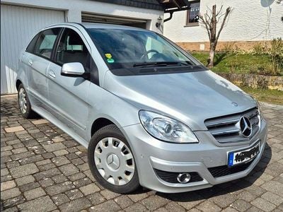 Gebraucht Mercedes B200 136 PS (100 kW) 2009 Silber Van / Kleinbus