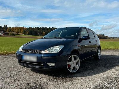 Gebraucht Ford Focus 100 PS (73 kW) 2002 Blau Kleinwagen
