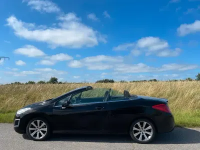Gebraucht Peugeot 308 CC Active 156 PS (114 kW) 2014 Schwarz Cabrio