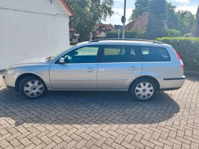 Gebraucht Ford Mondeo Ghia 145 PS (106 kW) 2005 Silber Limousine