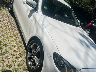 Mercedes E200