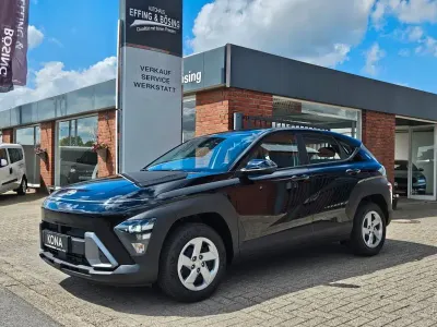 Neu Hyundai Kona Comfort 101 PS (74 kW) 2025 Schwarz SUV