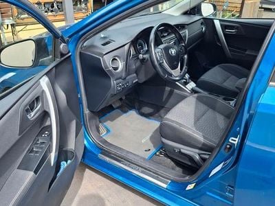 Gebraucht Toyota Auris Hybrid Comfort 99 PS (72 kW) 2014 Blau Limousine