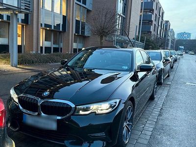 Schwarz Gebraucht 2019 BMW 330e Sport Line Limousine | 29.000 € (Etwas zu teuer)