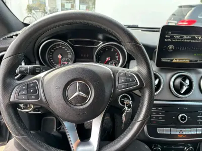 Gebraucht Mercedes CLA180 135 PS (99 kW) 2017 Schwarz Limousine