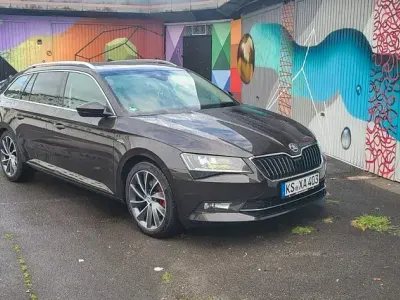 Gebraucht Skoda Superb LAURIN & KLEMENT 190 PS (139 kW) 2016 Braun Kombi