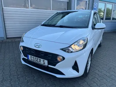 Gebraucht Hyundai i10 Trend 67 PS (49 kW) 2021 Weiß Kleinwagen