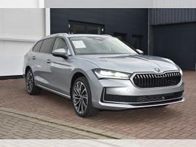 Neu Skoda Superb LAURIN & KLEMENT 204 PS (150 kW) 2025 Silber Kombi