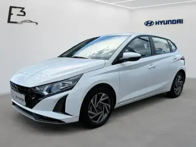 Gebraucht Hyundai i20 Trend 101 PS (74 kW) 2025 Atlas white / sol Kleinwagen