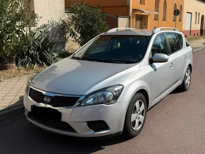 Gebraucht Kia Ceed Sportswagon 89 PS (65 kW) 2010 Silber Kombi