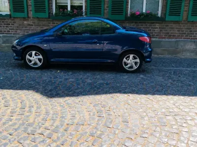 Gebraucht Peugeot 206 CC 109 PS (80 kW) 2006 Blau Cabrio