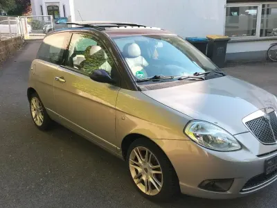 Gebraucht Lancia Ypsilon 95 PS (69 kW) 2009 Silber Kleinwagen