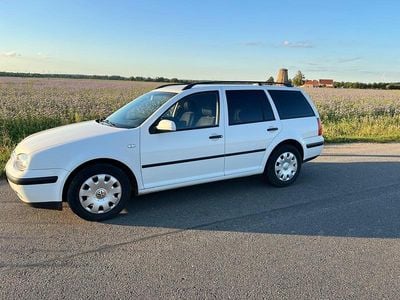 Weiß Gebraucht 2002 VW Golf IV Basis Kombi | 1.450 € (Fairer Preis)
