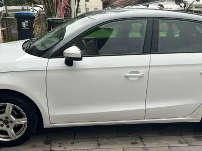Gebraucht Audi A1 Sportback Ambiente 90 PS (66 kW) 2015 Weiß Kleinwagen