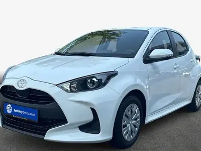 Gebraucht Toyota Yaris Hybrid Business Edition 116 PS (85 kW) 2024 Weiß Limousine