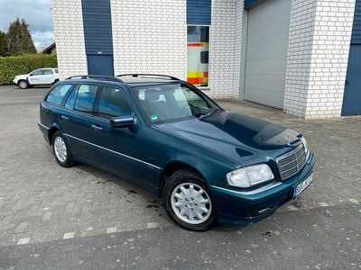 Usata Mercedes C200 136 CV (100 kW) 1997 Verde Station wagon