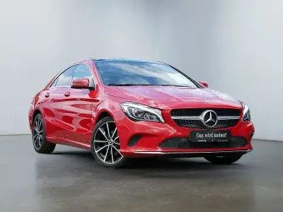 Gebraucht Mercedes CLA180 Urban 122 PS (89 kW) 2018 Rot Limousine