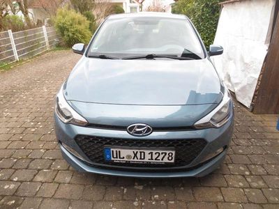 Gebraucht Hyundai i20 84 PS (61 kW) 2017 Blau Limousine