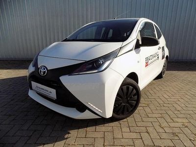 Gebraucht Toyota Aygo 69 PS (50 kW) 2016 Weiß Kleinwagen