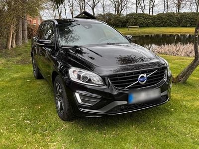 Second-hand Volvo XC60 R-Design 190 CP (139 kW) 2015 Negru SUV