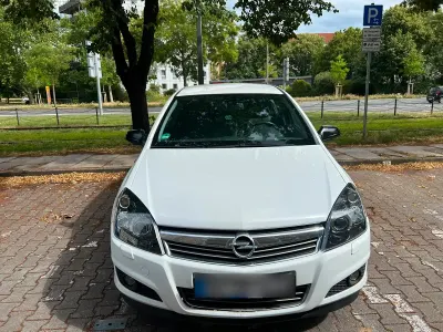 Gebraucht Opel Astra Edition 116 PS (85 kW) 2009 Weiß Limousine
