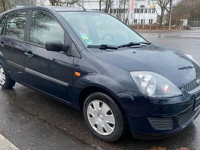 gebraucht Ford Fiesta 1,3 5 Turig / klima top gepflegt