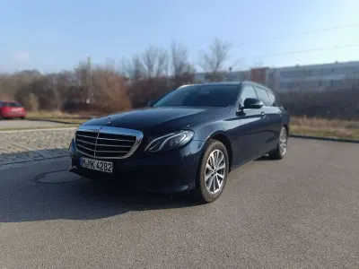 Gebraucht Mercedes E220 194 PS (142 kW) 2017 Blau Kombi