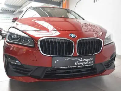 Używany BMW 218 Advantage 140 KM (102 kW) 2019 Czerwony Minivan