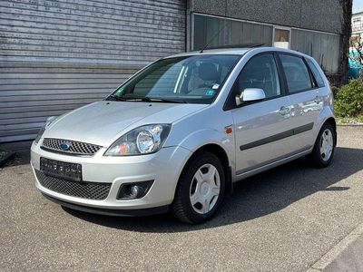 Gebraucht Ford Fiesta Ghia 101 PS (74 kW) 2008 Grau Kleinwagen