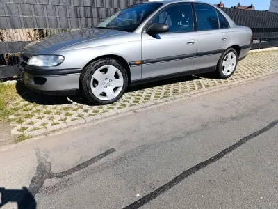 Gebraucht Opel Omega 131 PS (96 kW) 1995 Silber Limousine