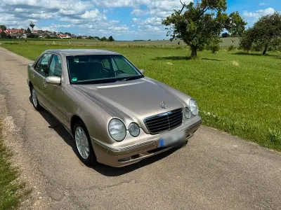 Gebraucht Mercedes E320 224 PS (164 kW) 2002 Gold Limousine