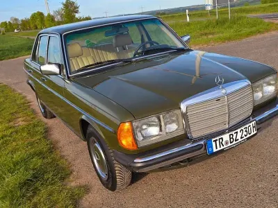 Gebraucht Mercedes 200 101 PS (74 kW) 1981 Grün Limousine