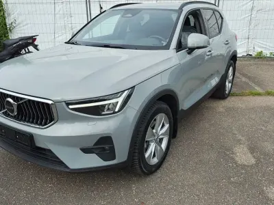 Gebraucht Volvo XC40 Core 197 PS (144 kW) 2024 Grau SUV