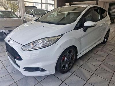 Gebraucht Ford Fiesta Performance Edition 182 PS (133 kW) 2015 Weiß Limousine