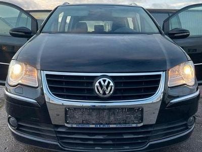 Schwarz Gebraucht 2009 VW Touran Highline Van / Kleinbus | 3.799 € (Fairer Preis)