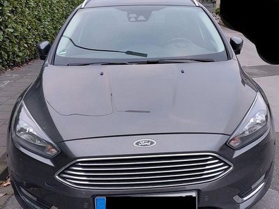 Grau Gebraucht 2016 Ford Focus Titanium Kombi | 7.549 € (Guter Preis)